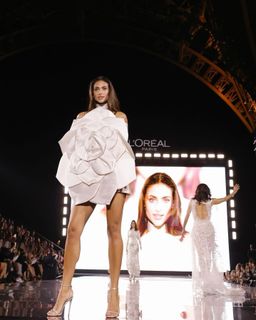 Renata Notni feet photo thumbnail