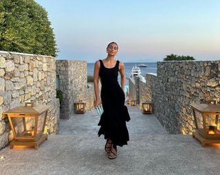 Renata Notni feet photo thumbnail