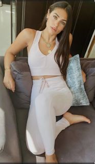 Renata Notni feet photo thumbnail