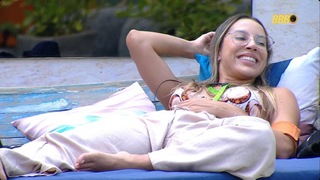 Renata Saldanha feet photo thumbnail