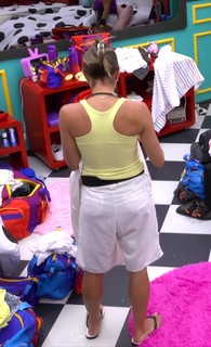 Renata Saldanha feet photo thumbnail