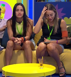 Renata Saldanha feet photo thumbnail