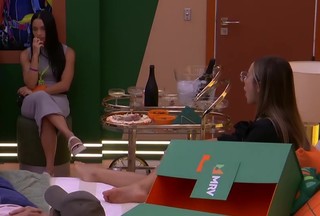 Renata Saldanha feet photo thumbnail