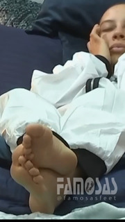 Renata Saldanha feet photo thumbnail