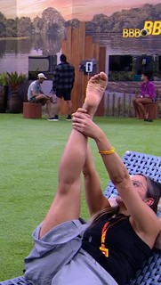 Renata Saldanha feet photo thumbnail