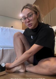 Renata Saldanha feet photo thumbnail