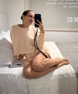 Renata Saldanha feet photo thumbnail