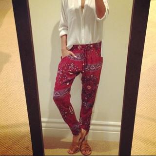 Renee Bargh feet photo 10