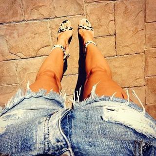 Renee Bargh feet photo 16