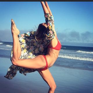 Renee Bargh feet photo 18