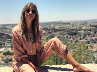 Renee Bargh feet photo 16