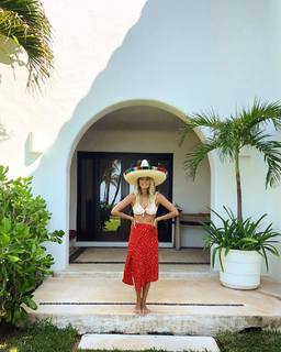 Renee Bargh feet photo 18
