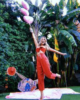 Renee Bargh feet photo 5