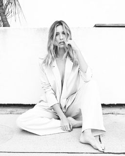 Renee Bargh feet photo 14
