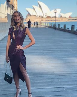 Renee Bargh feet photo 12