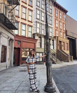 Renee Bargh feet photo 10