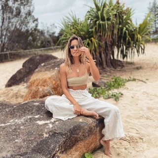 Renee Bargh feet photo 12