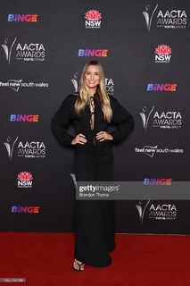 Renee Bargh feet photo 14