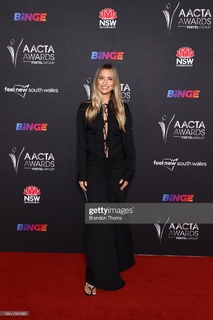 Renee Bargh feet photo 13