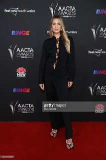 Renee Bargh feet photo 12