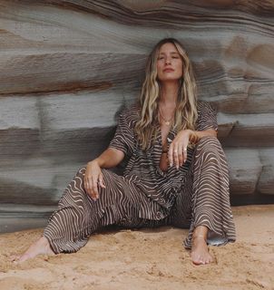 Renee Bargh feet photo 7