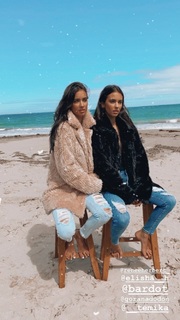 Renee Herbert feet photo 16