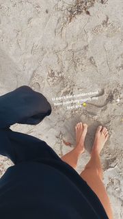 Renee Herbert feet photo 7