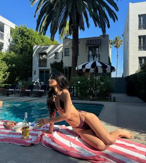 Renee Herbert feet photo 7