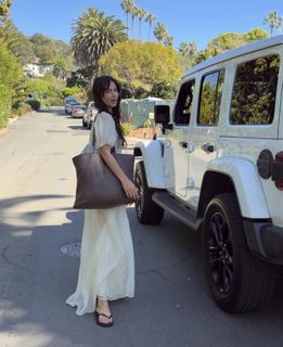 Renee Herbert feet photo 3