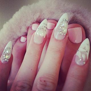 Renee Olstead feet photo thumbnail