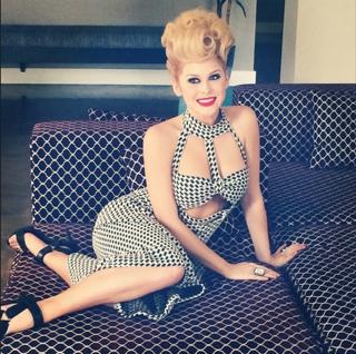 Renee Olstead feet photo thumbnail