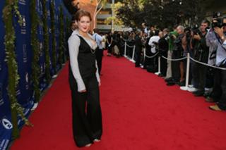 Renee Olstead feet photo thumbnail