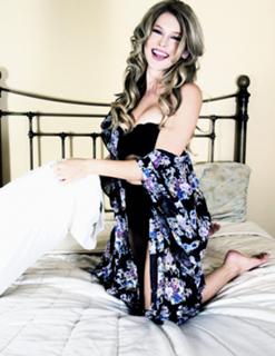 Renee Olstead feet photo thumbnail