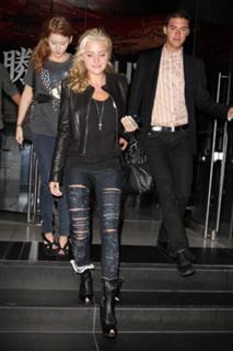 Renee Olstead feet photo thumbnail