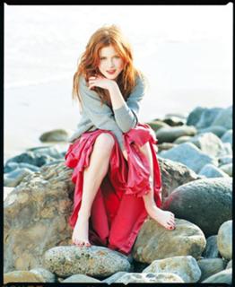 Renee Olstead feet photo thumbnail
