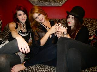 Renee Olstead feet photo thumbnail