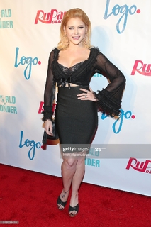 Renee Olstead feet photo thumbnail