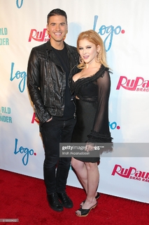 Renee Olstead feet photo thumbnail