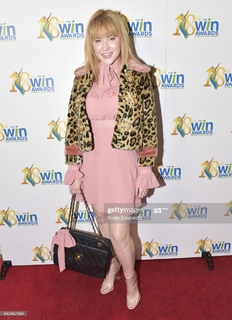 Renee Olstead feet photo thumbnail