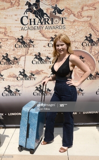 Renee Olstead feet photo thumbnail