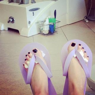 Renee Olstead feet photo thumbnail