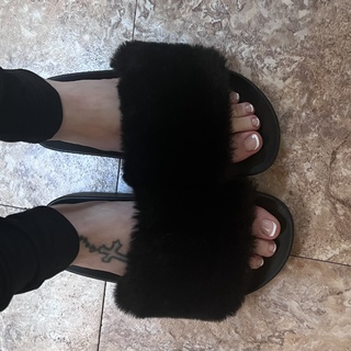 Renee Olstead feet photo thumbnail