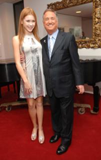 Renee Olstead feet photo thumbnail