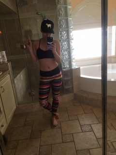 Renee Paquette feet photo thumbnail
