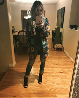 Renee Paquette feet photo thumbnail