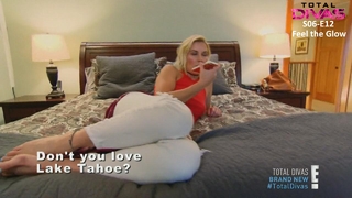 Renee Paquette feet photo thumbnail