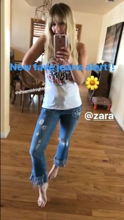 Renee Paquette feet photo thumbnail