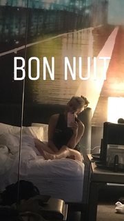Renee Paquette feet photo thumbnail