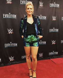 Renee Paquette feet photo thumbnail