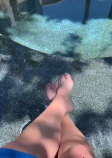 Renee Paquette feet photo thumbnail